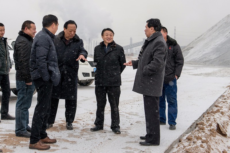 集团公司向导到项目现场实地调研_副本.jpg